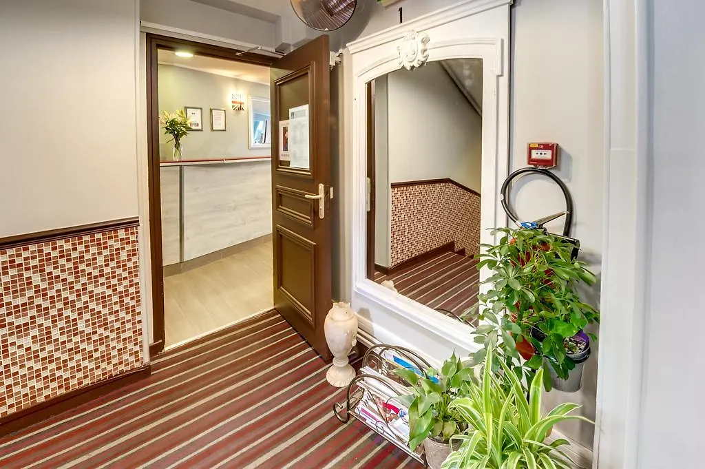 Montmartre Clignancourt Hotel *