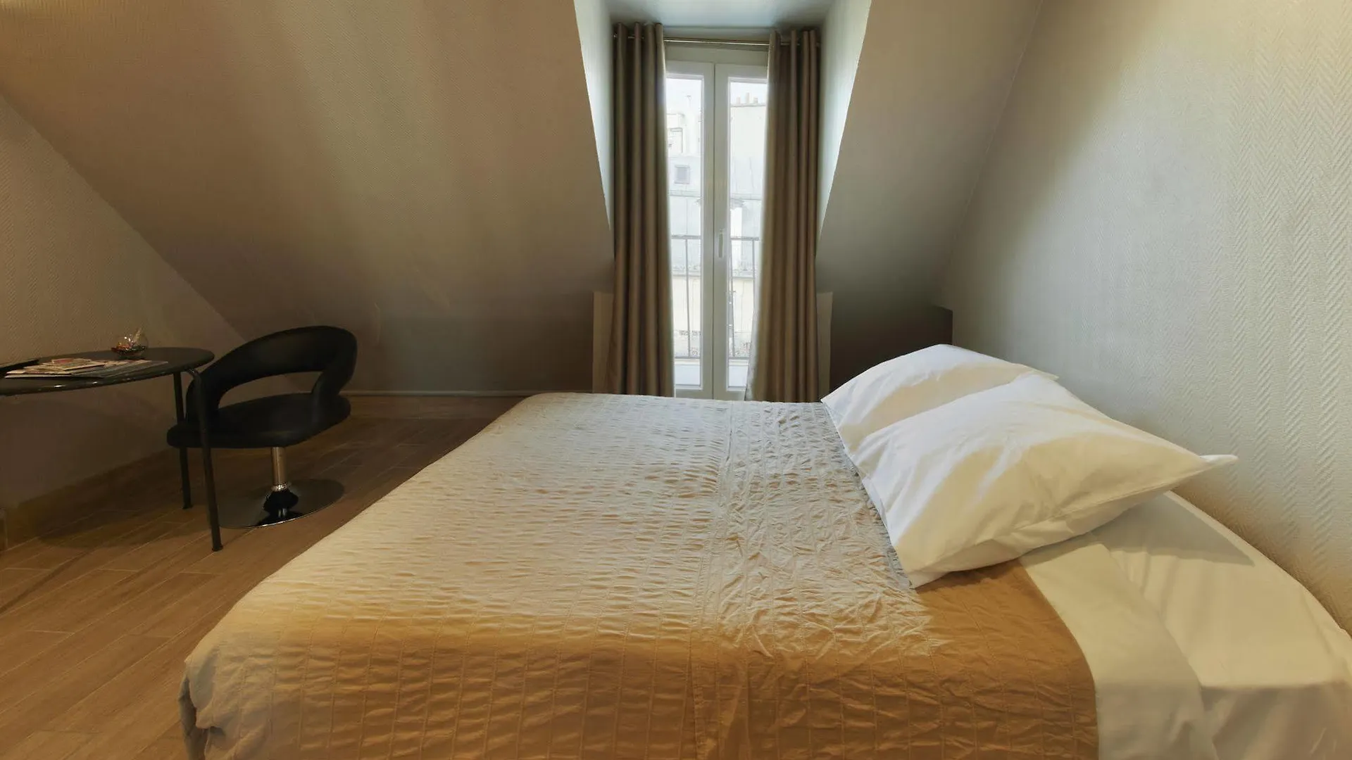 Montmartre Clignancourt Hotel Paris