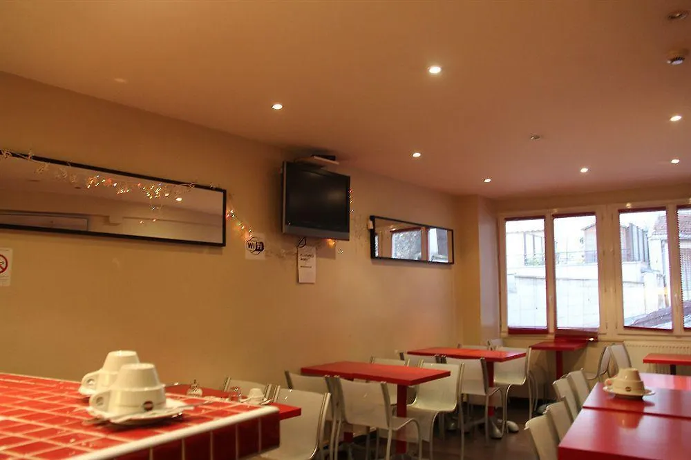 ホテル Montmartre Clignancourt パリ
